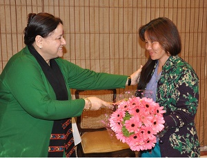 First Lady of Arunachal Pradesh Smt Jyotsna Sharma felicitating woman Everester of the State, Ms. Tine Mena with a cheque of one lakh rupees on behalf of Infosys Foundation, Bangalore at Raj Bhawan, Itanagar on 6th January 2015